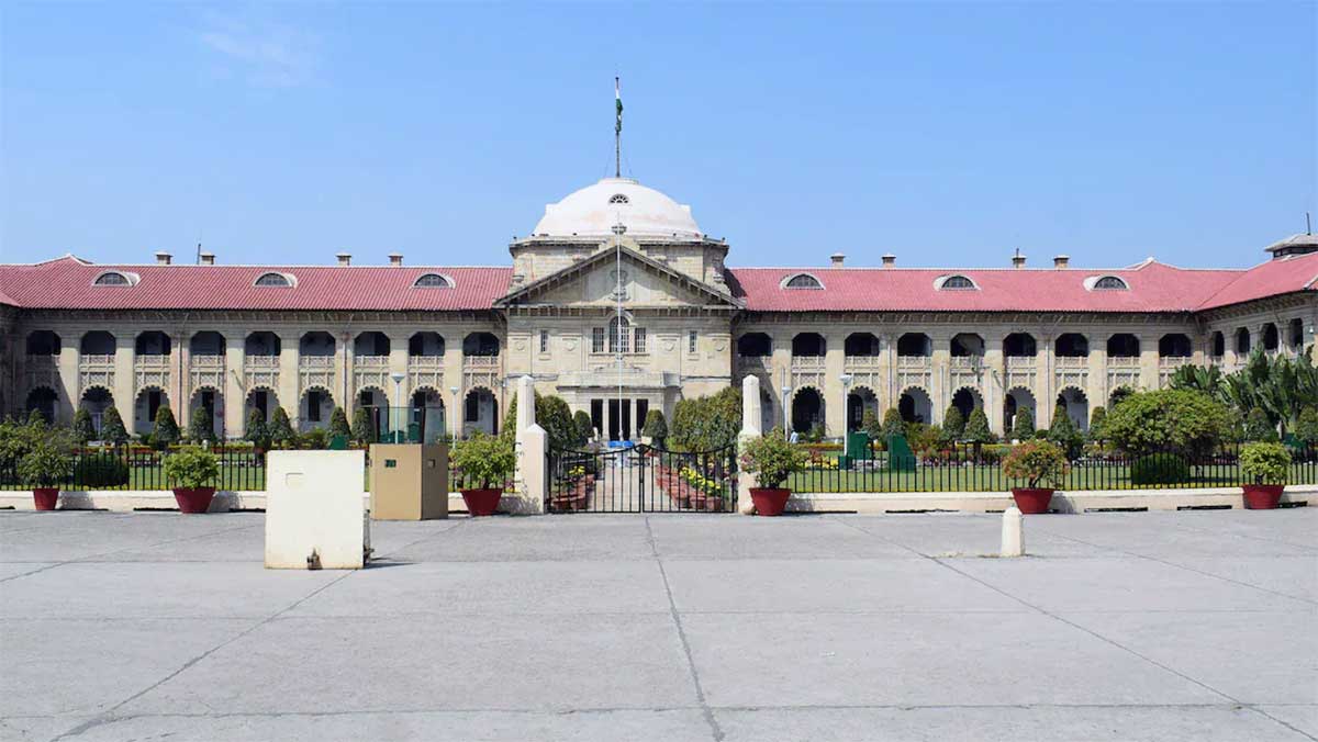 Hijab Row: स्कूल यूनिफॉर्म के साथ हेडस्कार्फ की मांग पर हाईकोर्ट का बड़ा फैसला