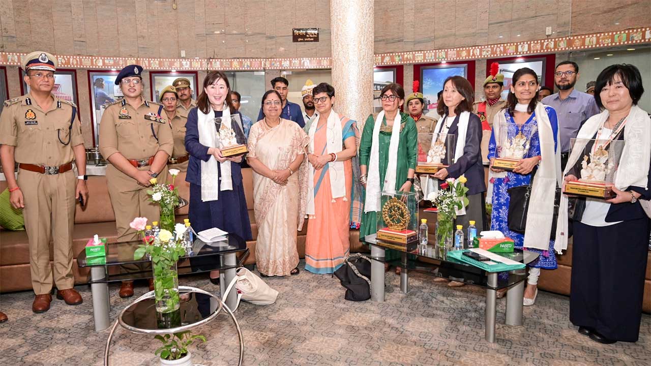 UP-Japan Investment Meet 2026: जापानी Delegation ने जाना 1090 का पूरा सिस्टम, ऐसे मिलती है महिलाओं को तुरंत मदद
