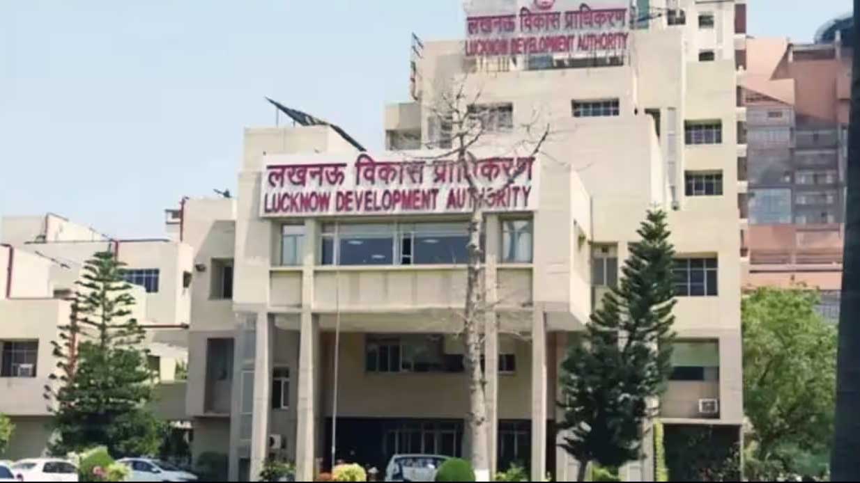 अलीगंज अग्निकांड के बाद LDA सख्त, बिना नक्शे बनी बहुमंजिला इमारतों पर होगी कार्रवाई