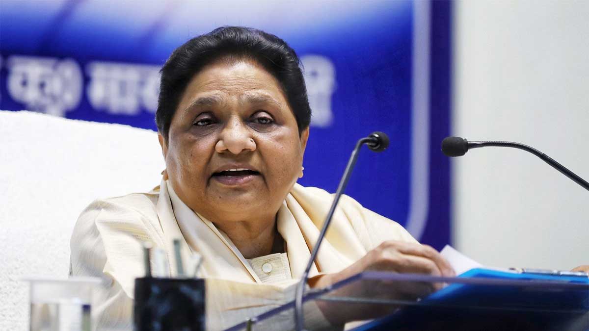 Akhilesh के PDA में ‘P’ से ‘पंडित’ पर भड़कीं Mayawati, सपा को बताया ‘गिरगिट’, बोलीं- छलावे की राजनीति से समाज का भला नहीं