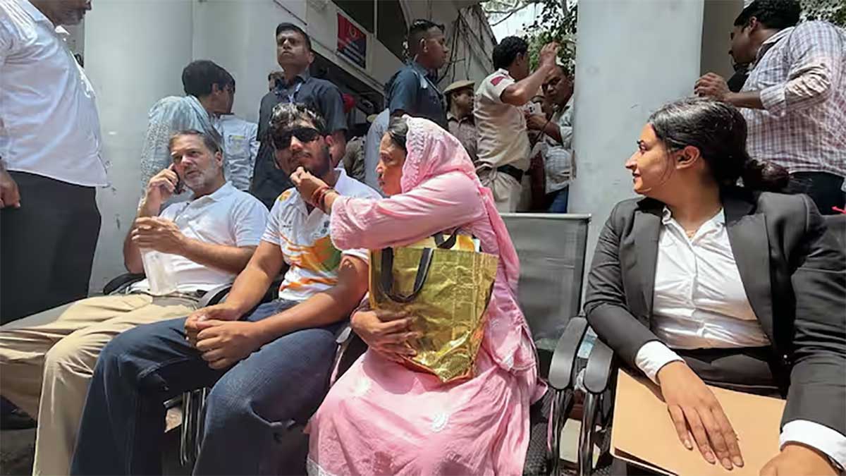 Rahul Gandhi Protest: साहिल लोचाब के साथ संसद मार्ग थाने पहुंचे कांग्रेस नेता