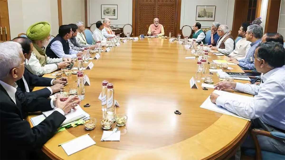 Cabinet से CBI तक 6 बड़े अधिकारियों को Extension, अब Defense Secretary पर नजर! क्या राजेश कुमार सिंह को भी मिलेगा सेवा विस्तार?
