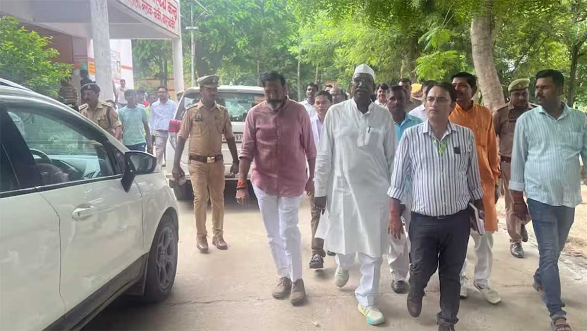 बाराबंकी दौरे पर प्रभारी मंत्री सुरेश राही ने E20 पेट्रोल पर टिप्पणी से किया इनकार, निरीक्षण के बाद जिले की व्यवस्थाओं को दिए पूरे अंक