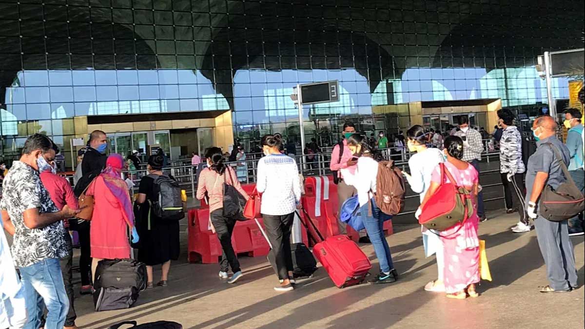 Varanasi Airport Firing: एयरपोर्ट पर लाइसेंसी पिस्टल से अचानक चली गोली, 2 Ground Staff घायल; जानें कैसे हुआ हादसा