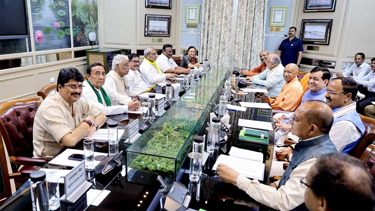 UP Monsoon Session 2026: विधानसभा सत्र से पहले CM योगी की सर्वदलीय बैठक, विपक्ष से की स्वस्थ चर्चा और सहयोग की अपील