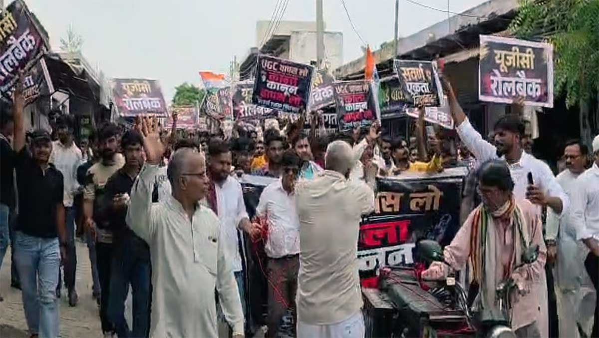 UGC Rollback को लेकर आगरा में बड़ा प्रदर्शन! ट्रैक्टर लेकर निकले प्रदर्शनकारी, Yamuna Expressway पर बढ़ा तनाव
