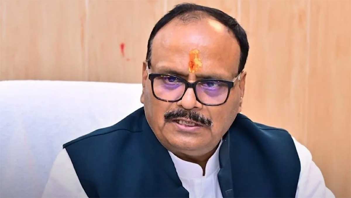 डॉक्टरों के लिए ब्रजेश पाठक का बड़ा निर्देश, मरीजों से उनकी भाषा में करें बात; पर्चे पर हिंदी में लिखें दवाओं के नाम