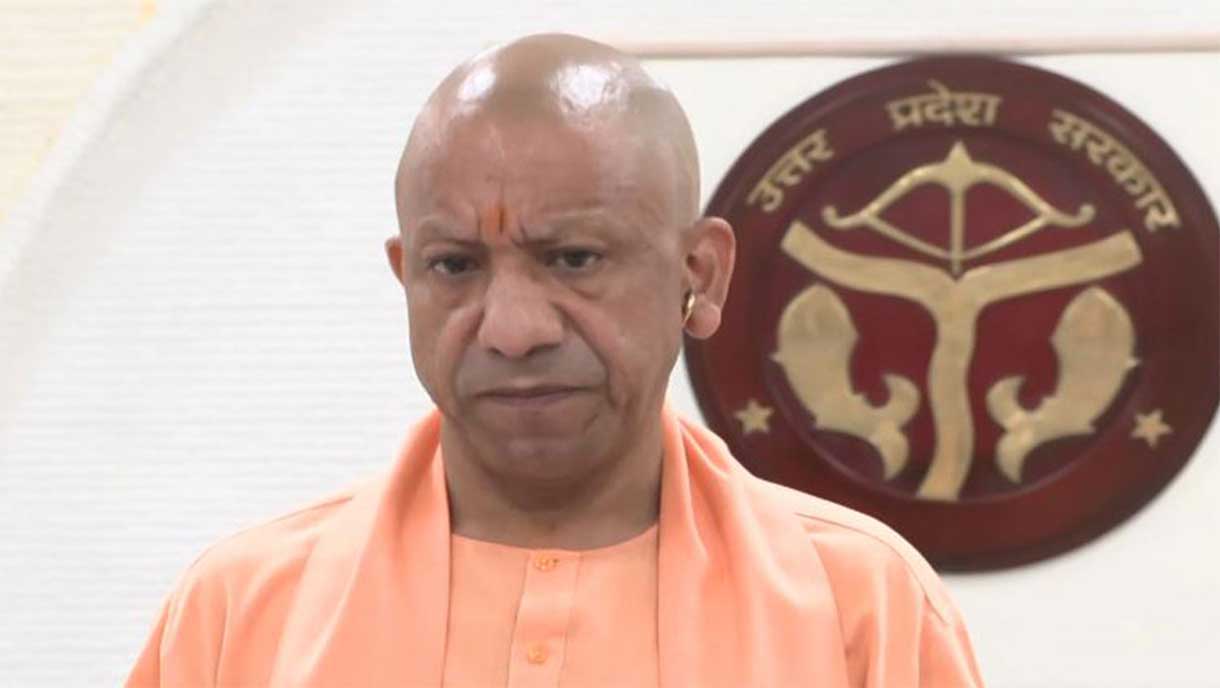 SIR विवाद पर CM Yogi का विपक्ष पर हमला, कांग्रेस से कहा- गैरजिम्मेदाराना हरकतों को कंट्रोल करे