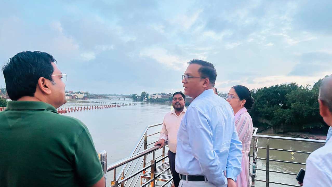 शाहजहांपुर में बाढ़ का खतरा बढ़ा: दियूनी बैराज से गर्रा में छोड़ा गया 26 हजार क्यूसेक पानी, 72 घंटे में पहुंचने की आशंका