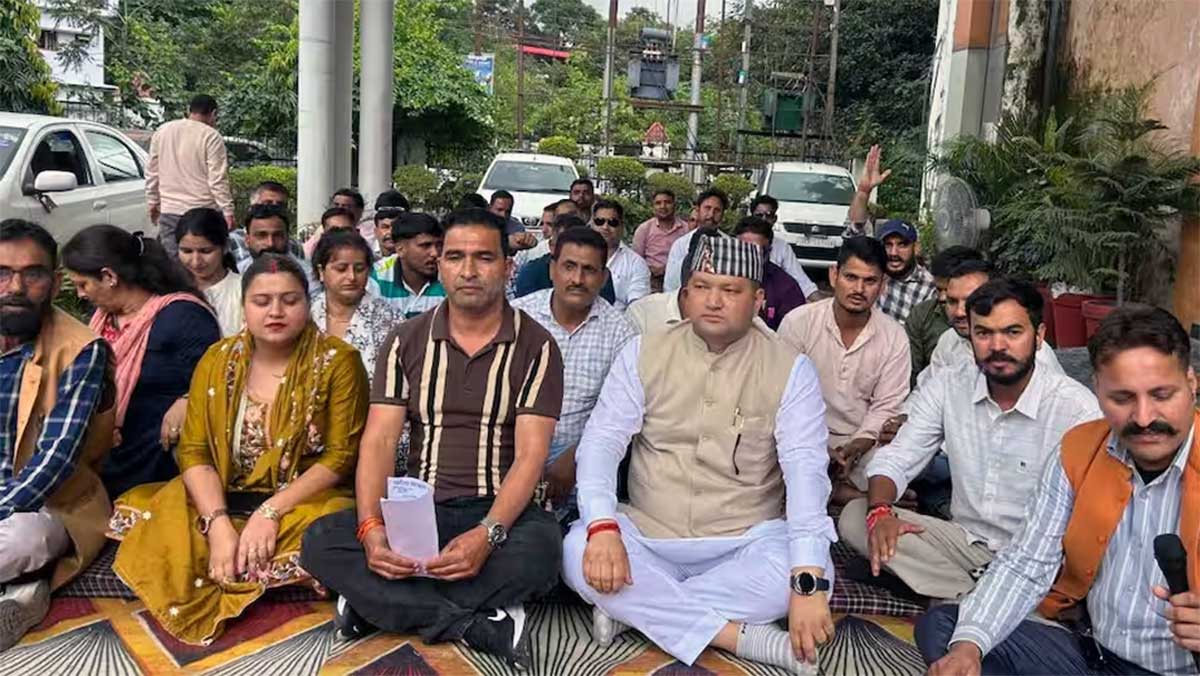 Dehradun में ग्राम प्रधानों का बड़ा प्रदर्शन, सरकार को 5 दिन का अल्टीमेटम; 3 अक्टूबर को Secretariat कूच की चेतावनी