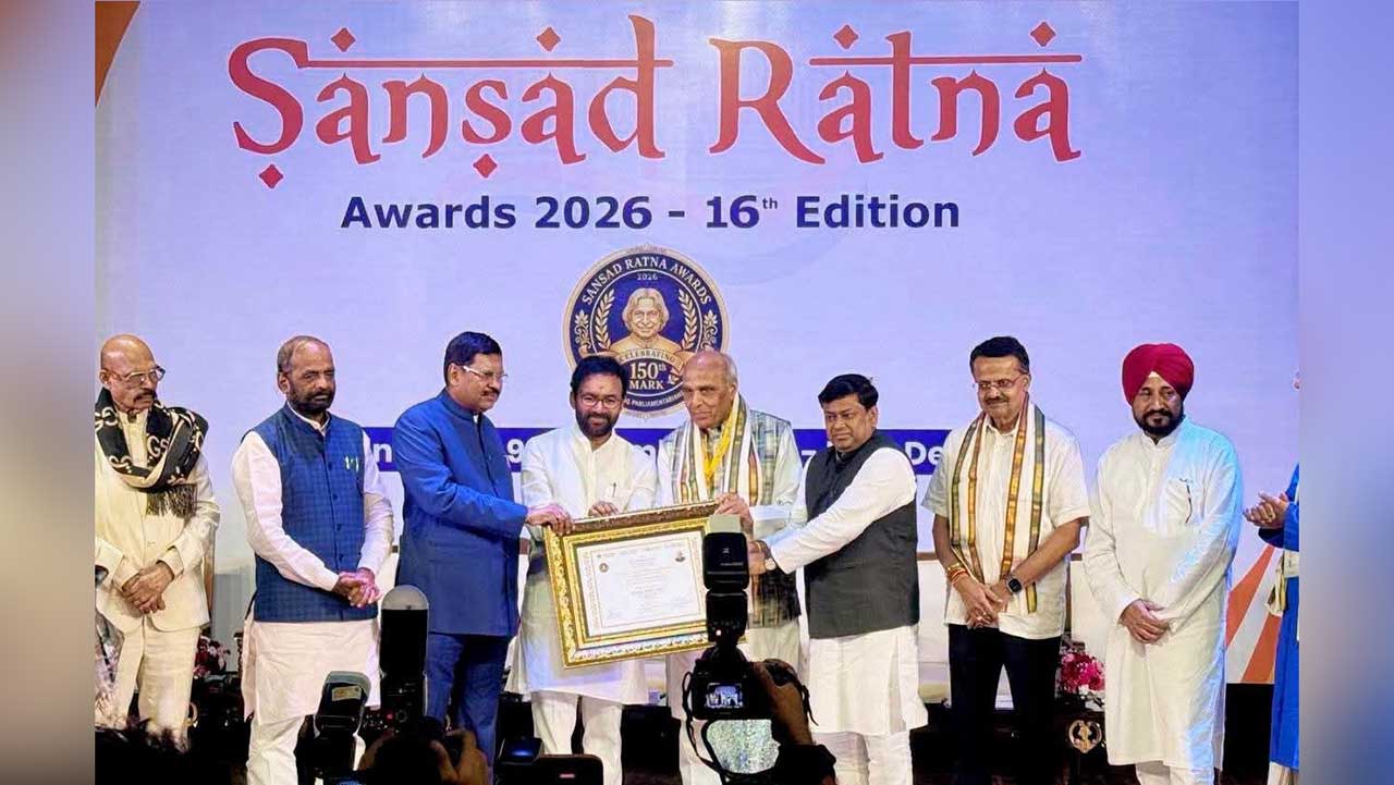 संसद रत्न मिलते ही जगदंबिका पाल ने साधा विपक्ष पर निशाना, राहुल गांधी-अखिलेश यादव को लेकर कह दी बड़ी बात