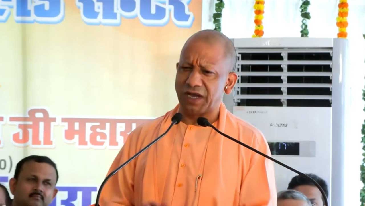 Yogi Adityanath का बड़ा दावा: माफिया और मच्छर की तरह इंसेफेलाइटिस भी समाप्त, गोरखपुर में गिनाईं UP की ये उपलब्धियां