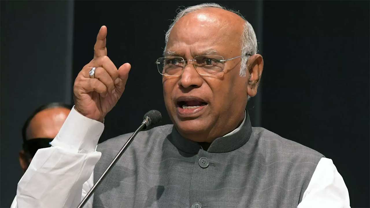Mallikarjun Kharge का PM मोदी पर तीखा हमला, बोले- मोदी का बाप भी जाएगा, नीतीश कुमार पर भी साधा निशाना