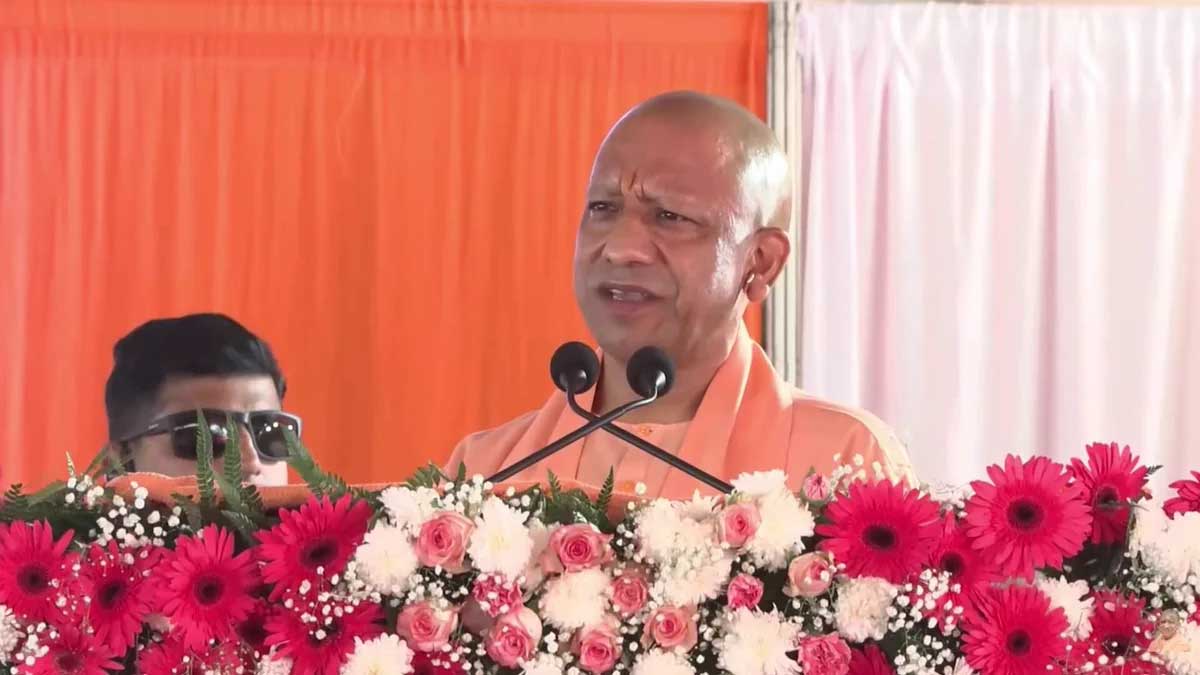 UP News: CM योगी का सपा पर बड़ा हमला, बोले- पहले उत्सव से पहले होता था उपद्रव, अब बेखौफ निकल रहे लोग