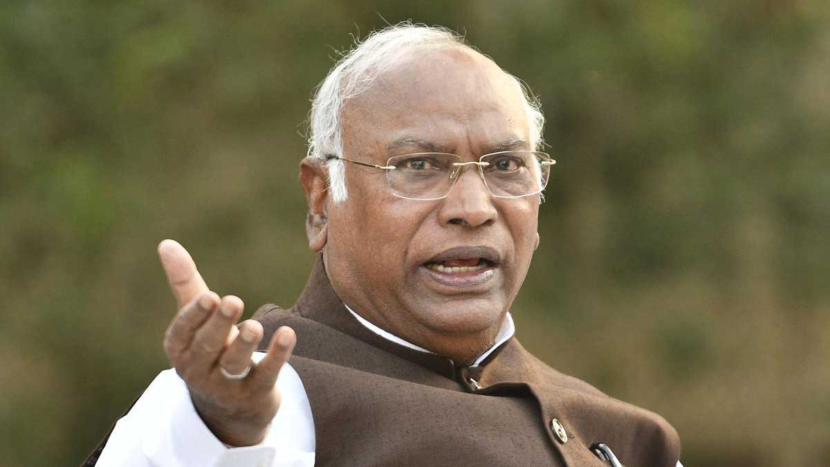 SIR पर खरगे का बड़ा खुलासा! 13 राज्यों के आंकड़े जारी कर BJP और चुनाव आयोग पर लगाया ‘वोट चोरी’ का आरोप