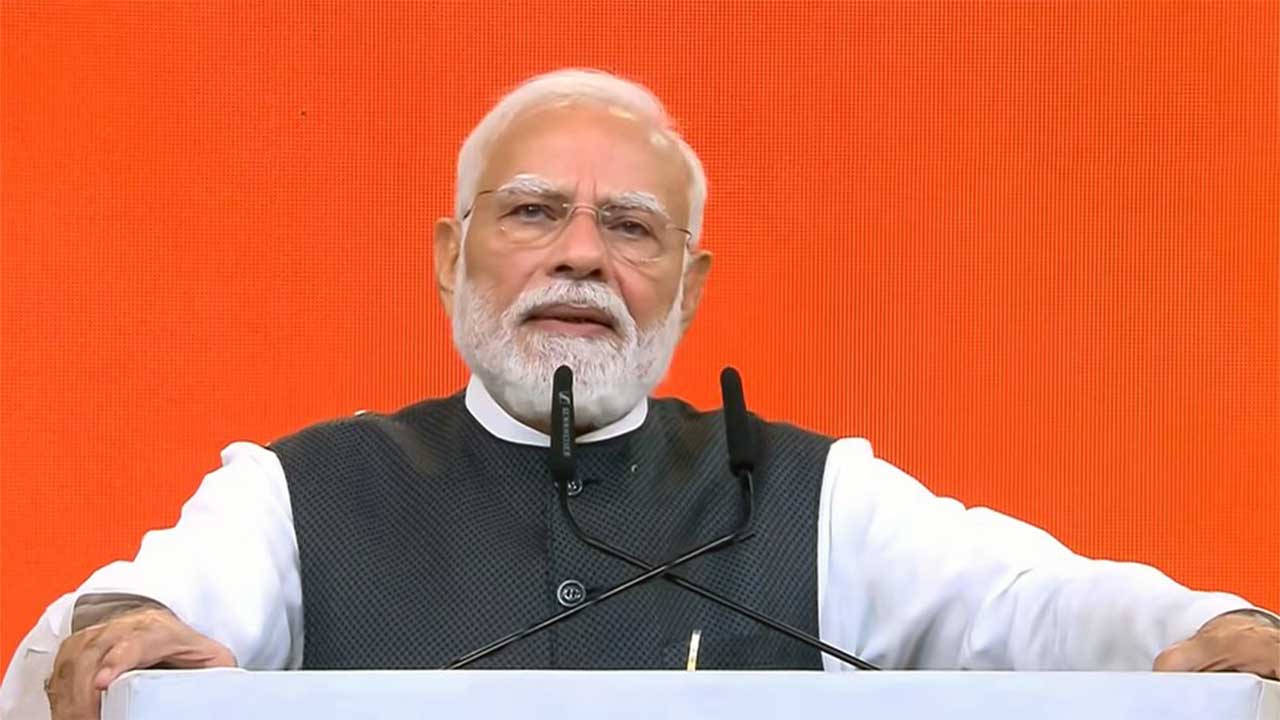 PM Modi के 25 साल पूरे! दिल्ली में बोले- मैं जो भी हूं, जनता की वजह से हूं, 2047 तक Developed India का संकल्प
