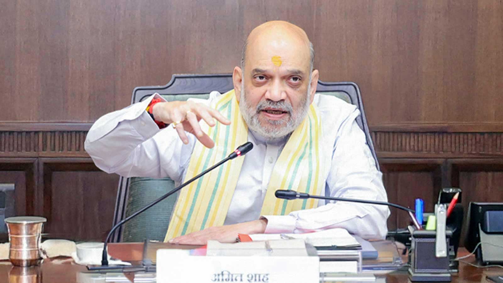 दिल्ली में प्रदर्शन के बीच अमित शाह पहुंचे पुलिस मुख्यालय, CM रेखा गुप्ता भी पहुंचीं; कानून व्यवस्था पर बड़ी बैठक