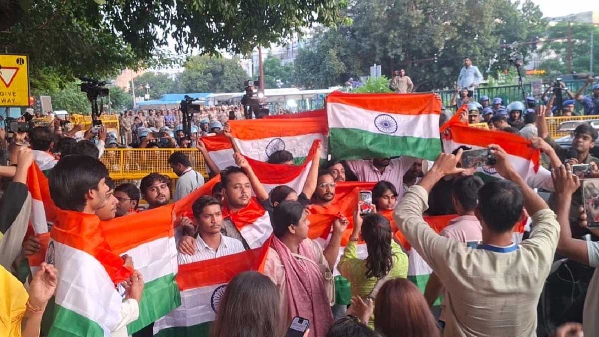 Rahul Gandhi दिल्ली में प्रदर्शनकारियों के समर्थन में, तेलंगाना में CJP कार्यकर्ताओं को पुलिस ने रोका? चारमीनार मार्च पर उठे सवाल