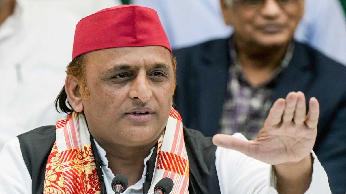 अखिलेश यादव का बड़ा सुझाव: आधार कार्ड और बायोमेट्रिक से लिंक हों वोट, वोटर लिस्ट में हजारों गड़बड़ियों का किया दावा