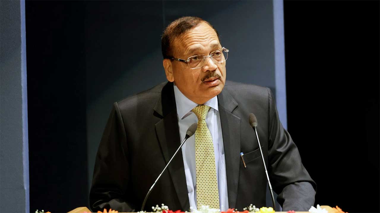 CJI सूर्यकांत की युवा वकीलों को दो टूक सलाह, बोले- कानूनी पेशा कमजोर दिल वालों के लिए नहीं है