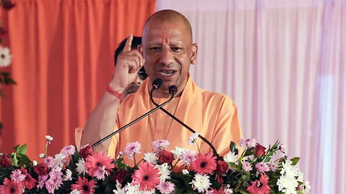 CM Yogi का बड़ा बयान: ‘पहले था गुंडाराज, अब खत्म हुआ माफिया राज’, 2047 को लेकर छात्रों से कही बड़ी बात