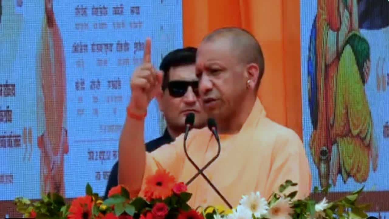 CM योगी का सपा-कांग्रेस पर बड़ा हमला! अयोध्या के पुराने हालात गिनाकर बोले- गंदगी में रहने के हैं संस्कार