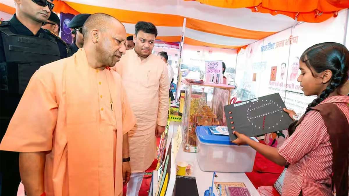 UP News: योगी सरकार की डिजिटल पहल से बेटियों को फायदा, 80 हजार से ज्यादा छात्राएं Khan Academy से जुड़ीं