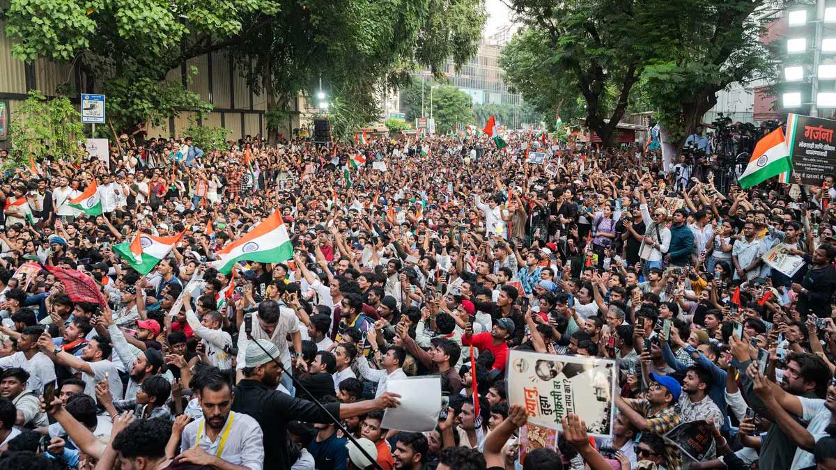 Mumbai में ठाकरे ब्रदर्स का बड़ा मार्च, CEC Gyanesh Kumar के इस्तीफे की मांग से गरमाया सियासी माहौल