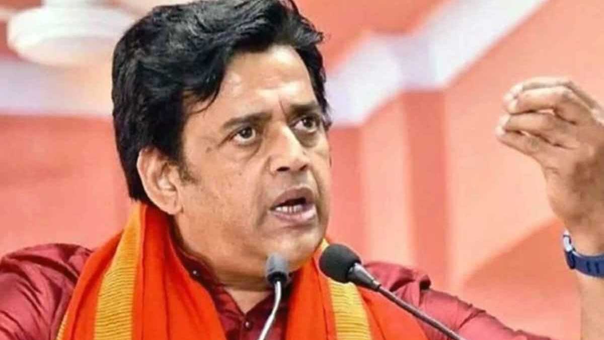 Ravi Kishan का बड़ा हमला, CM योगी के सामने मंच से बोले- ध्रुव को समर्थन करें