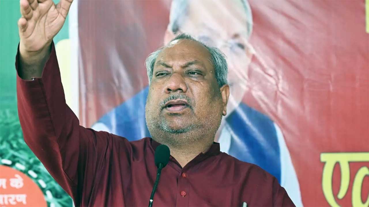 Sanjay Nishad: अखिलेश यादव पर संजय निषाद का बड़ा हमला, बोले- ‘कचौड़ी-पकौड़ी से बाहर नहीं निकल पा रहे’