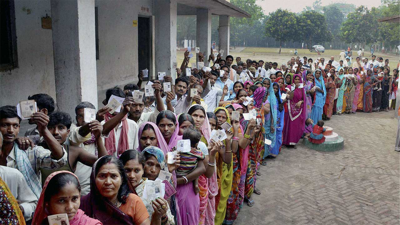 UP Election 2027: यूपी के हर बूथ पर लगेगा CCTV, चुनाव आयोग की तैयारी से गड़बड़ी करने वालों पर रहेगी नजर!