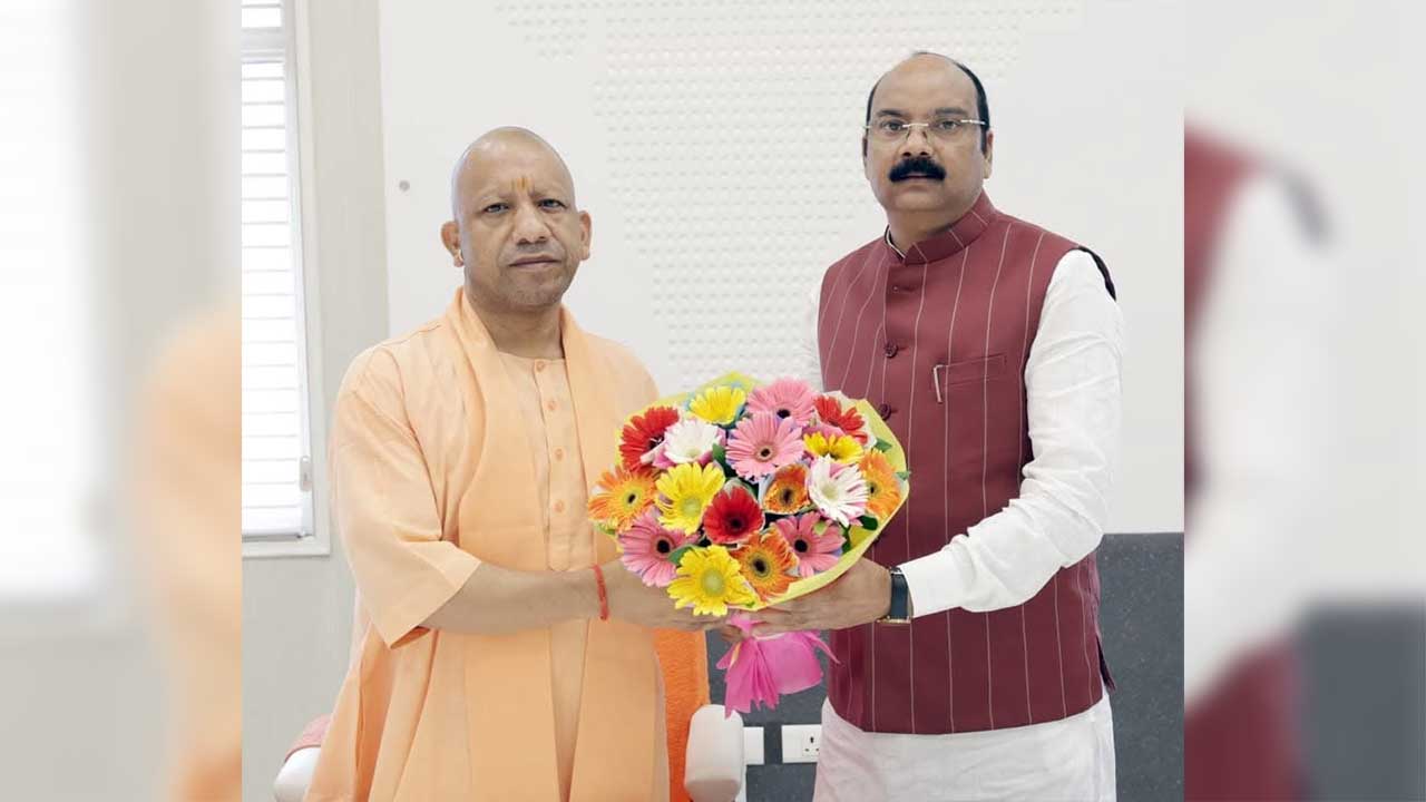शाहजहांपुर सांसद अरुण सागर ने सपा में शामिल युवक को भांजा मानने से किया इनकार, बोले—रिश्तेदार नहीं, छवि खराब करने की कोशिश