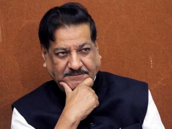 इंडिया गेट पर ट्रैक्टर जलाकर प्रदर्शन करने पर उठे सवाल