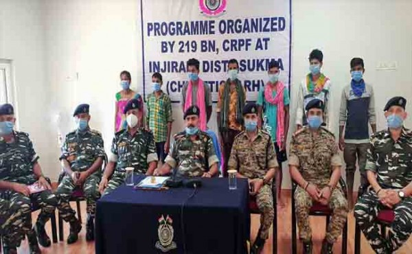 बस्तरः नक्सल मिलिट्री प्लाटून को बड़ा झटका, 8 साथियों ने छोड़ा साथ