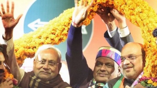 बिहार में कोरोना वायरस पर किस तरह राजनीति हो रही है?