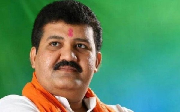 टिकटॉक स्टार पूजा चव्हाण की मौत, वन मंत्री संजय राठोड़ का इस्तीफा