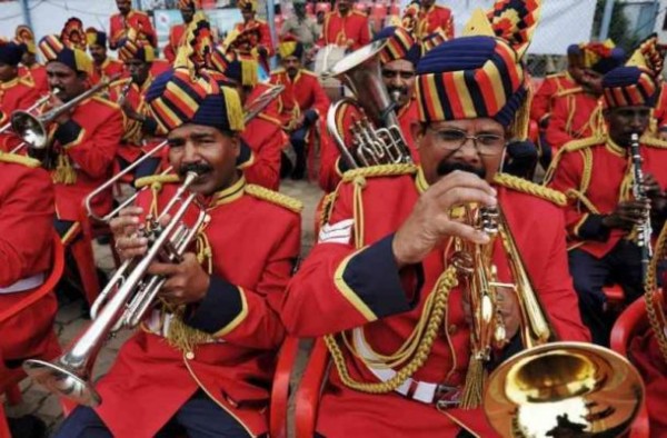 शुभ लगन में बैंड बाजा बरात पर लगा कोरोना का ग्रहण.