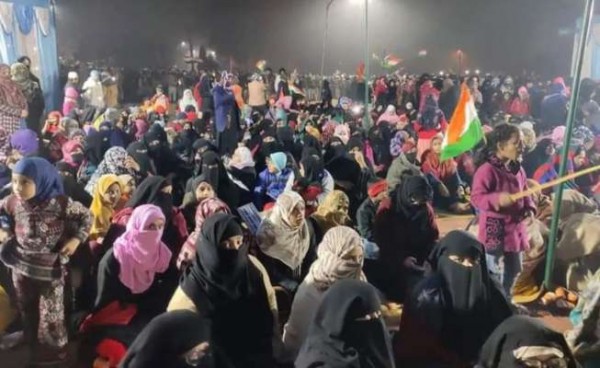 शाहीन बाग की तरह देवबंद में भी कड़कड़ाती सर्दी में महिलाओं ने रातभर किया प्रदर्शन