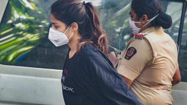 सुशांत सिंह राजपूत केस: रिया चक्रवर्ती को 14 दिन की न्यायिक हिरासत, 