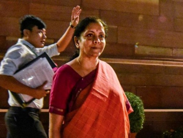 मोदी सरकार 20 बिलियन डॉलर के एक और नए राहत पैकेज का कर सकती है ऐलान