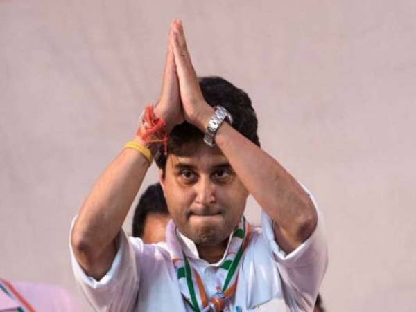 कांग्रेस का सिंधिया पर करारा तंज- 24 घंटे में ही अपमानित हो गए महाराज !