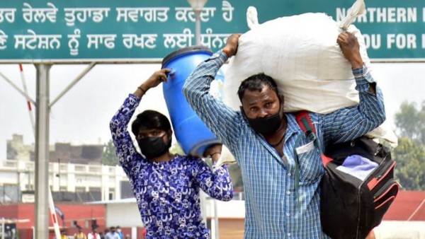 कोविड-19: महामारी की दूसरी लहर अब गांवों में क़हर बरपा रही है