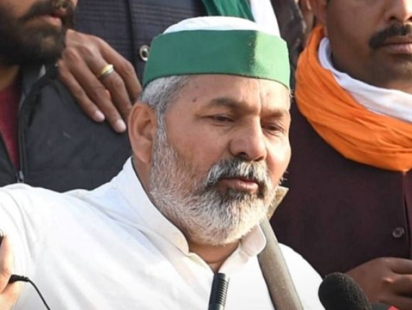 राकेश टिकैत की कार पर हमला, गाजीपुर में समर्थकों ने किया प्रदर्शन