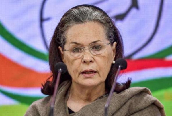 किसकी सलाह पर सोनिया गांधी ने मीडिया विरोधी सुझाव दिया