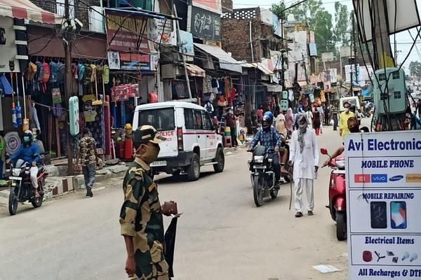 ढ़ाई महीने के बाद खुले साम्बा जिला के बाजार, ग्राहकों की संख्या रही बहुत कम