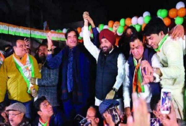दिल्ली चुनावः देश की सत्ता को लोगों की भावना समझनी चाहिए : शत्रुघ्न