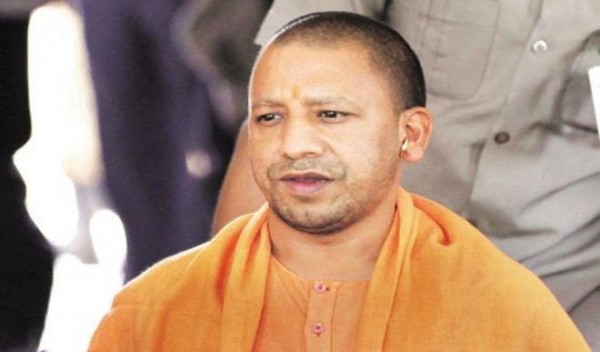 सीएम योगी ने गरीबों को कंबल बांटने और अलाव जलाने के दिए निर्देश,