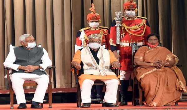 20 साल में सातवीं बार मुख्यमंत्री बने नीतीश कुमार