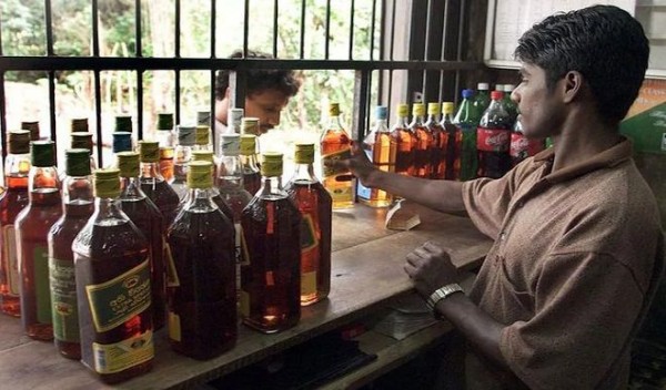 लॉकडाउन में शराब की दुकान खोलने के पंजाब सरकार के अनुरोध को गृह मंत्रालय ने किया खारिज
