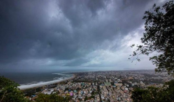 मौसम विभाग ने जारी की चेतावनी, भीषण चक्रवाती तूफान में तब्दील हुआ ‘अम्फान’